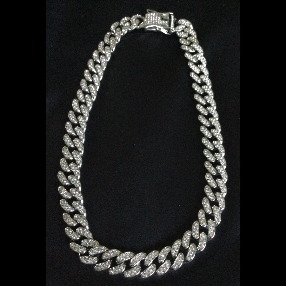 Costume jewelry sliver and rhinestone necklace